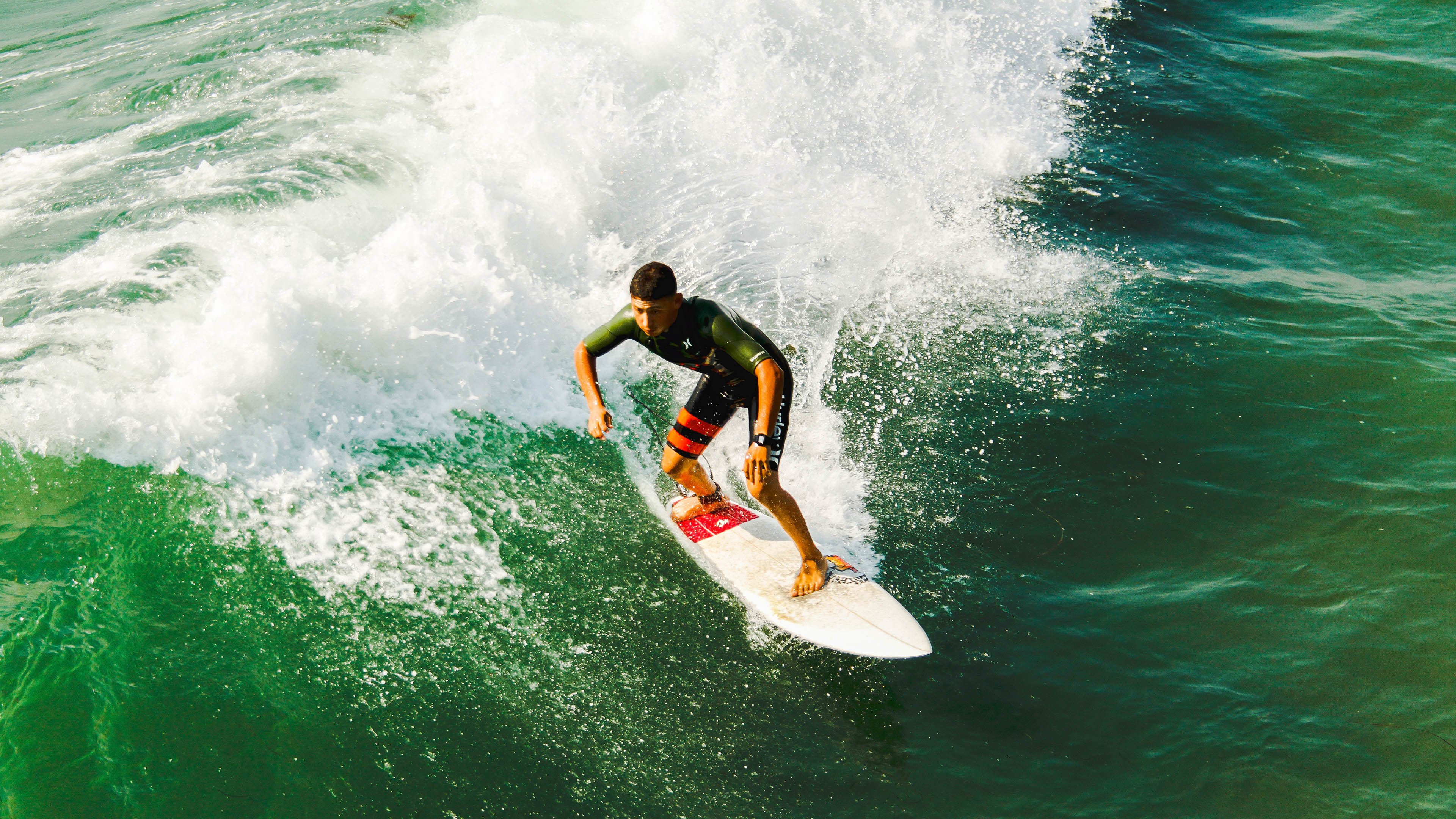 F1赛车赛场焦点!日本队对阵澳大利亚队,关键一战,双方鏖战至最后一刻