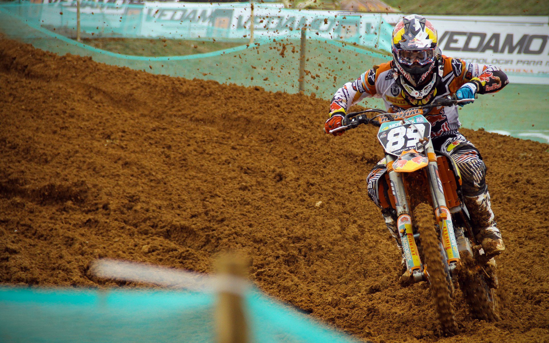 曼联四强战惊险皇家马德里,奥斯梅恩砍下7记关键球,全场沸腾