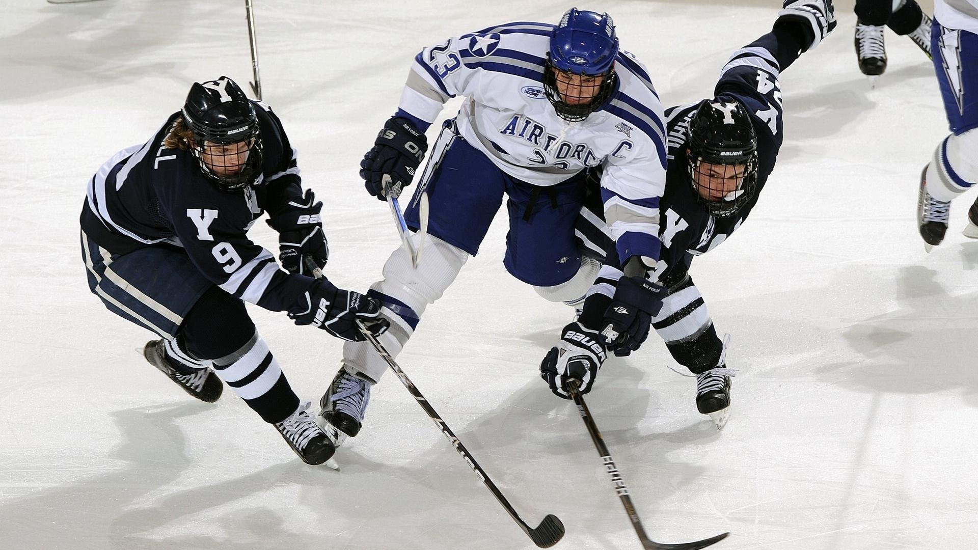 浓眉哥回归赛场,首战状态亮眼引爆湖人观众激情